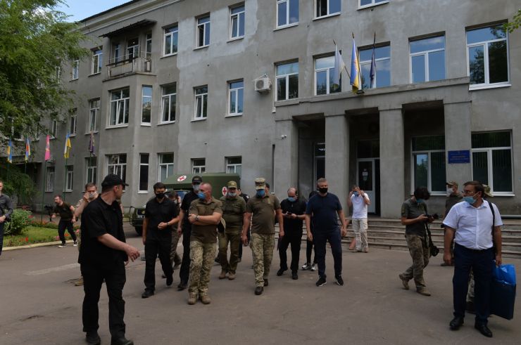 Робоча поїздка  Голови Верховної Ради України Дмитра РАЗУМКОВА 
до Донецької і Луганської областей

м. Сєвєродонецьк Луганської області.
Переїзд до 59-го військового мобільного госпіталю (м. Сєвєродонецьк, вул. Сметаніна, 5с).
Ознайомлення з роботою госпіталю.
Спілкування з бійцями, які перебувають на лікуванні, та медичними працівниками.
Вручення відзнак.

