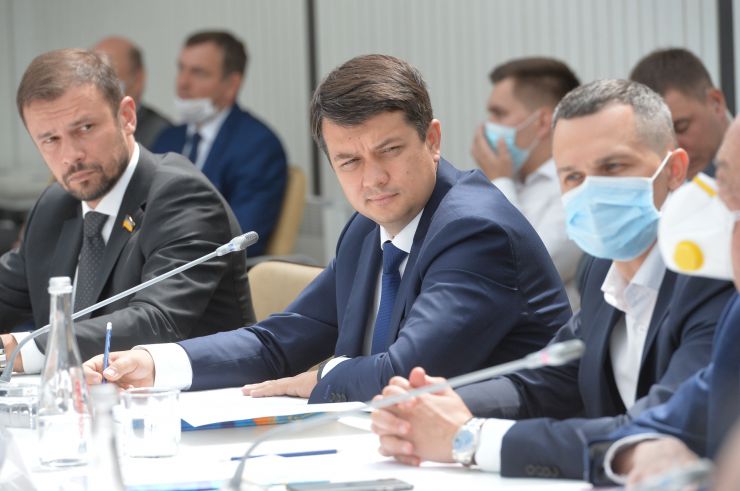 Робоча поїздка Голови Верховної Ради України Дмитра РАЗУМКОВА до Харківської області.
Наукова бібліотека Національного юридичного університету імені Ярослава Мудрого.  Круглий стіл за участі Голови Верховної Ради України Д.О.Разумкова, голів комітетів Верховної Ради України, народних депутатів України, членів Національної академії правових наук України та провідних фахівців науково-дослідних інститутів. (тема круглого столу: «Інтеграція виробництва та науки – основа стійкого розвитку економіки»). 
