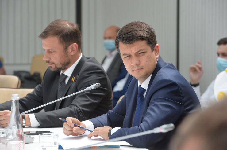 Робоча поїздка Голови Верховної Ради України Дмитра РАЗУМКОВА до Харківської області.
Наукова бібліотека Національного юридичного університету імені Ярослава Мудрого.  Круглий стіл за участі Голови Верховної Ради України Д.О.Разумкова, голів комітетів Верховної Ради України, народних депутатів України, членів Національної академії правових наук України та провідних фахівців науково-дослідних інститутів. (тема круглого столу: «Інтеграція виробництва та науки – основа стійкого розвитку економіки»). 
