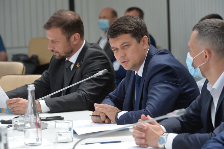 Робоча поїздка Голови Верховної Ради України Дмитра РАЗУМКОВА до Харківської області.
Наукова бібліотека Національного юридичного університету імені Ярослава Мудрого.  Круглий стіл за участі Голови Верховної Ради України Д.О.Разумкова, голів комітетів Верховної Ради України, народних депутатів України, членів Національної академії правових наук України та провідних фахівців науково-дослідних інститутів. (тема круглого столу: «Інтеграція виробництва та науки – основа стійкого розвитку економіки»). 
