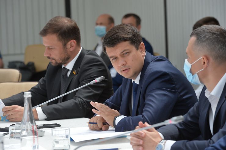 Робоча поїздка Голови Верховної Ради України Дмитра РАЗУМКОВА до Харківської області.
Наукова бібліотека Національного юридичного університету імені Ярослава Мудрого.  Круглий стіл за участі Голови Верховної Ради України Д.О.Разумкова, голів комітетів Верховної Ради України, народних депутатів України, членів Національної академії правових наук України та провідних фахівців науково-дослідних інститутів. (тема круглого столу: «Інтеграція виробництва та науки – основа стійкого розвитку економіки»). 
