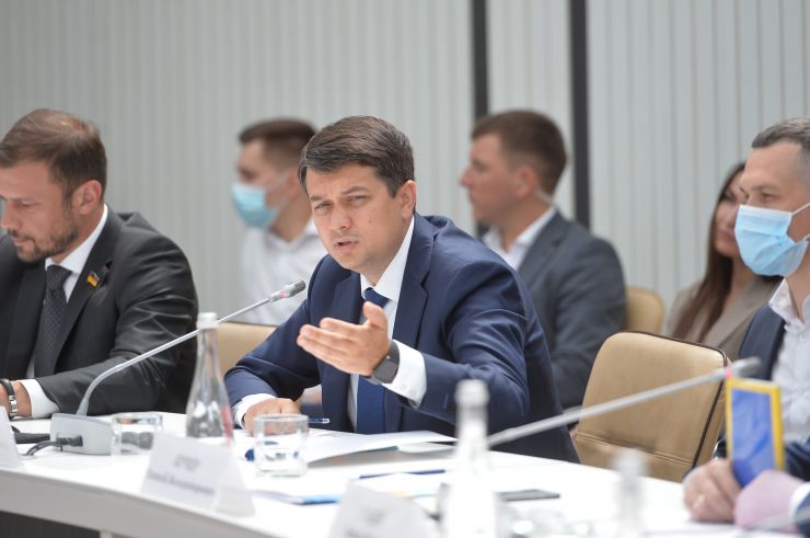 Робоча поїздка Голови Верховної Ради України Дмитра РАЗУМКОВА до Харківської області.
Наукова бібліотека Національного юридичного університету імені Ярослава Мудрого.  Круглий стіл за участі Голови Верховної Ради України Д.О.Разумкова, голів комітетів Верховної Ради України, народних депутатів України, членів Національної академії правових наук України та провідних фахівців науково-дослідних інститутів. (тема круглого столу: «Інтеграція виробництва та науки – основа стійкого розвитку економіки»). 
