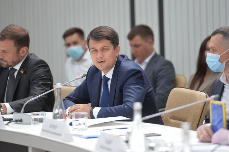 Робоча поїздка Голови Верховної Ради України Дмитра РАЗУМКОВА до Харківської області.
Наукова бібліотека Національного юридичного університету імені Ярослава Мудрого.  Круглий стіл за участі Голови Верховної Ради України Д.О.Разумкова, голів комітетів Верховної Ради України, народних депутатів України, членів Національної академії правових наук України та провідних фахівців науково-дослідних інститутів. (тема круглого столу: «Інтеграція виробництва та науки – основа стійкого розвитку економіки»). 
