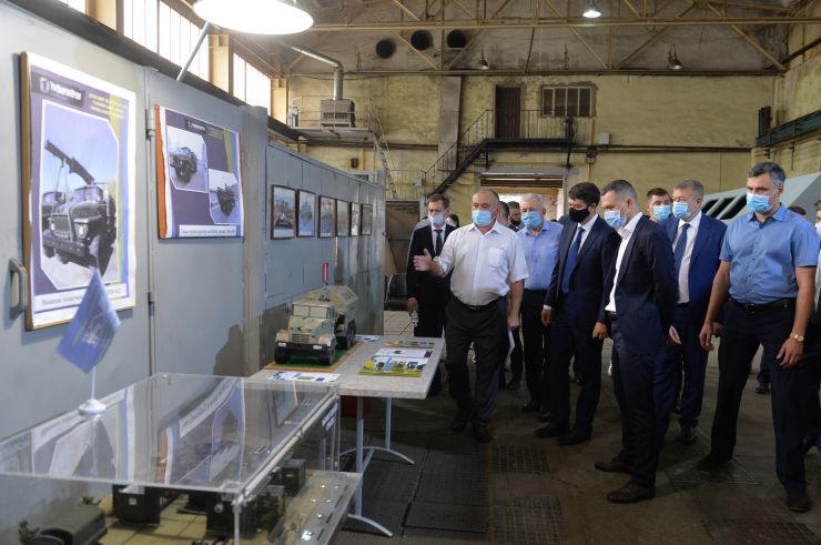 Робоча поїздка Голови Верховної Ради України Дмитра РАЗУМКОВА до Харківської області.
Державне підприємство «Харківський завод спеціальних машин». (вул. Дербентська, 109)
