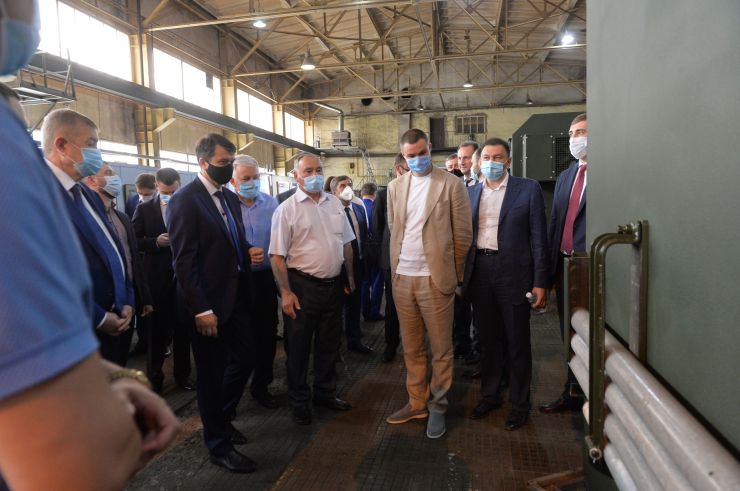 Робоча поїздка Голови Верховної Ради України Дмитра РАЗУМКОВА до Харківської області.
Державне підприємство «Харківський завод спеціальних машин». (вул. Дербентська, 109)
