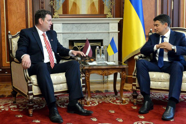 Зустріч Голови Верховної Ради України Дмитра Разумкова з послом Республіки Латвія в Україні Юрісом Пойкансом