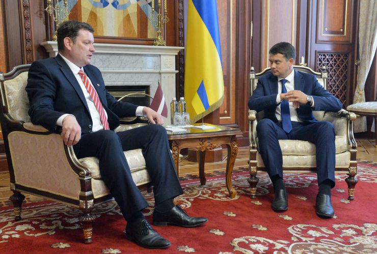 Зустріч Голови Верховної Ради України Дмитра Разумкова з послом Республіки Латвія в Україні Юрісом Пойкансом