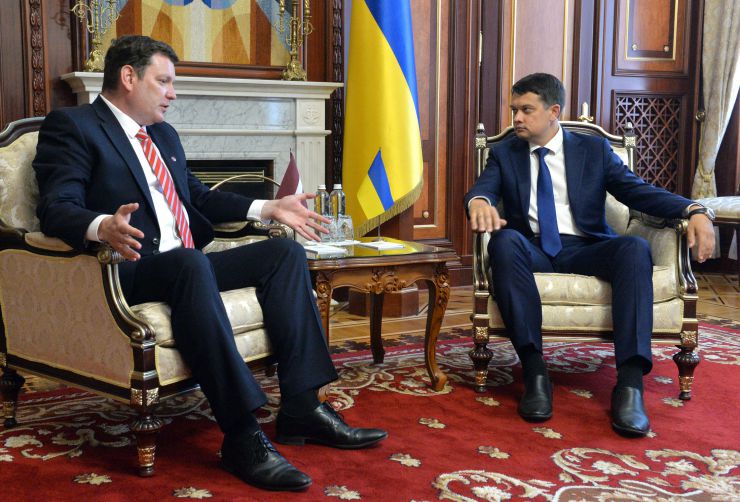Зустріч Голови Верховної Ради України Дмитра Разумкова з послом Республіки Латвія в Україні Юрісом Пойкансом