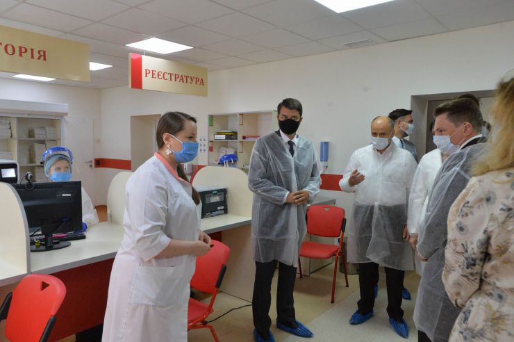 Робоча поїздка  Голови Верховної Ради України Дмитра РАЗУМКОВА до Сумської області ТОВ «Сумський обласний центр служби крові» Голова Верховної Ради України Дмитро РАЗУМКОВ ознайомився з діяльністю закладу і поспілкувався з працівниками.