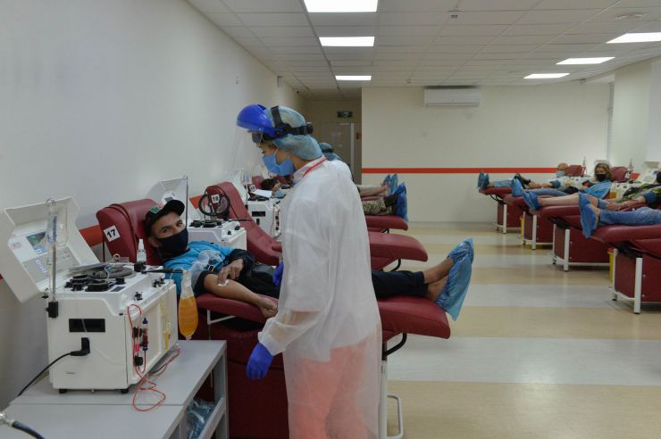 Робоча поїздка  Голови Верховної Ради України Дмитра РАЗУМКОВА до Сумської області ТОВ «Сумський обласний центр служби крові» Голова Верховної Ради України Дмитро РАЗУМКОВ ознайомився з діяльністю закладу і поспілкувався з працівниками.