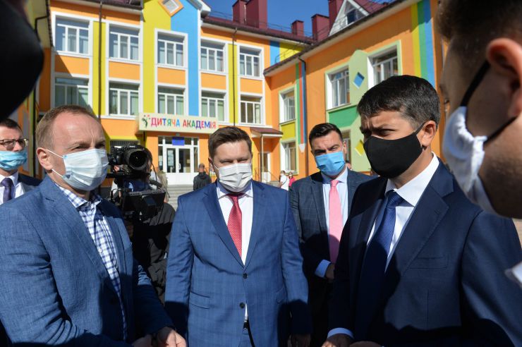 Робоча поїздка  Голови Верховної Ради України Дмитра РАЗУМКОВА 
до Чернігівської області.
Ознайомлення з роботою дошкільного освітнього закладу № 3 – «Дитяча Академія»
