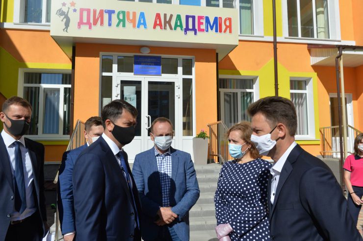 Робоча поїздка  Голови Верховної Ради України Дмитра РАЗУМКОВА 
до Чернігівської області.
Ознайомлення з роботою дошкільного освітнього закладу № 3 – «Дитяча Академія»
