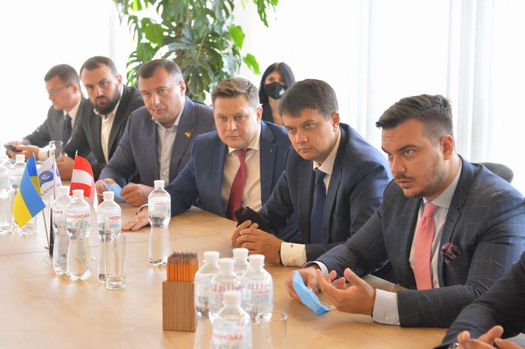 Робоча поїздка  Голови Верховної Ради України Дмитра РАЗУМКОВА 
до Чернігівської області.

Ознайомлення з роботою ТОВ «ПЕТ Технолоджиз»