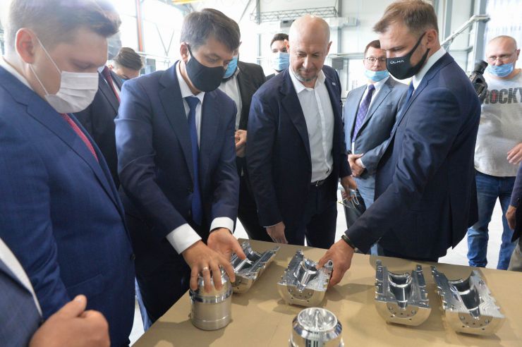 Робоча поїздка  Голови Верховної Ради України Дмитра РАЗУМКОВА 
до Чернігівської області.

Ознайомлення з роботою ТОВ «ПЕТ Технолоджиз»