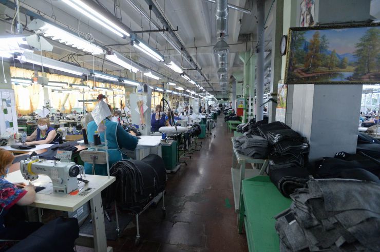 Робоча поїздка  Голови Верховної Ради України Дмитра РАЗУМКОВА 
до Чернігівської області.

Ознайомлення з роботою ПРАТ «Чернігівська швейна фабрика «ЕЛЕГАНТ»
