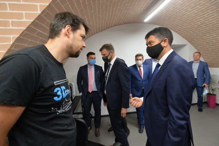 Робоча поїздка  Голови Верховної Ради України Дмитра РАЗУМКОВА 
до Чернігівської області.

Ознайомлення з роботою Центру підтримки підприємництва, інновацій та стартапів
