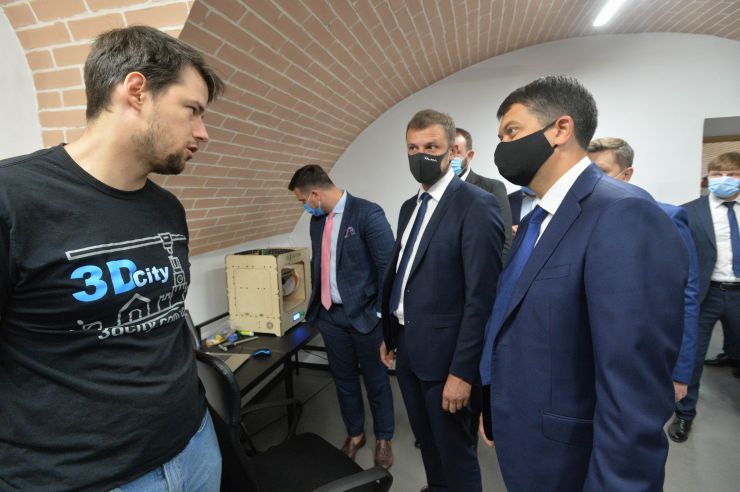 Робоча поїздка  Голови Верховної Ради України Дмитра РАЗУМКОВА 
до Чернігівської області.

Ознайомлення з роботою Центру підтримки підприємництва, інновацій та стартапів
