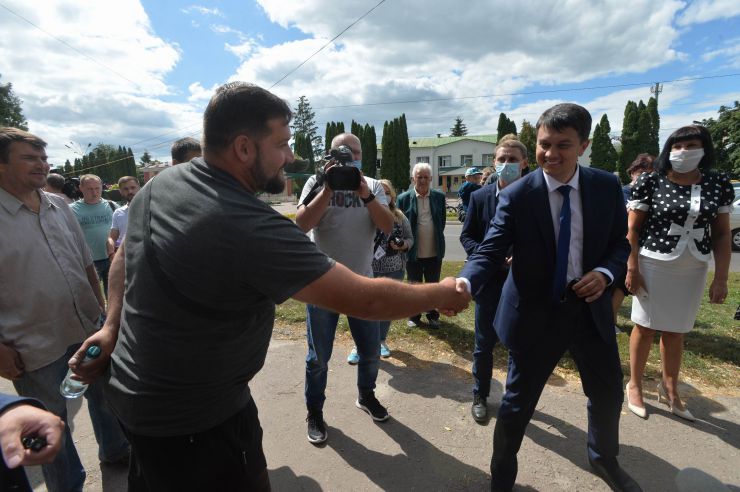 Робоча поїздка  Голови Верховної Ради України Дмитра РАЗУМКОВА 
до Чернігівської області.

Ознайомлення з роботою Куликівської  селищної ОТГ Куликівського району
