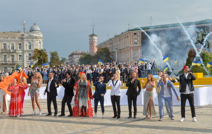 Голова Верховної Ради України Дмитро Разумков взяв участь в урочистих заходах з нагоди 29-ї річниці Незалежності України.
У святкуванні Дня Незалежності України взяли участь: Президент України  Володимир Зеленський та перша леді,  керівництво Верховної Ради України, Прем’єр-міністр України Денис Шмигаль, народні депутати України, урядовці, представники громадськості.

У Києві на Софійській площі Президент України Володимир Зеленський звернувся до українців з промовою та вручив державні нагороди.
