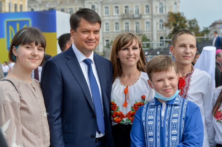 Голова Верховної Ради України Дмитро Разумков взяв участь в урочистих заходах з нагоди 29-ї річниці Незалежності України.
У святкуванні Дня Незалежності України взяли участь: Президент України  Володимир Зеленський та перша леді,  керівництво Верховної Ради України, Прем’єр-міністр України Денис Шмигаль, народні депутати України, урядовці, представники громадськості.

У Києві на Софійській площі Президент України Володимир Зеленський звернувся до українців з промовою та вручив державні нагороди.
