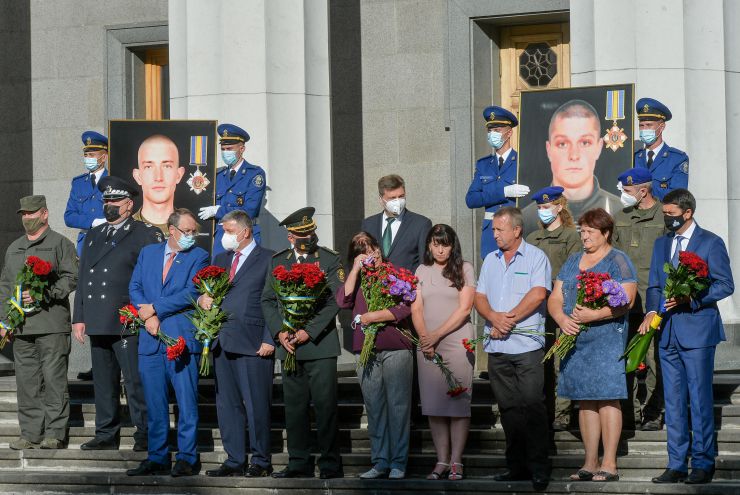 Вшанування військовослужбовців Нацгвардії, які загинули під час несення служби біля Верховної Ради України за участі Голови Верховної Ради України Дмитра Разумкова 