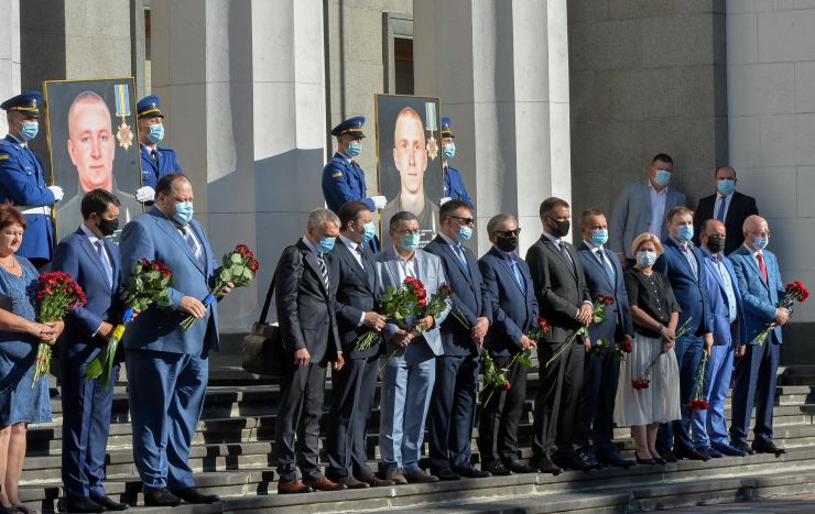 Вшанування військовослужбовців Нацгвардії, які загинули під час несення служби біля Верховної Ради України за участі Голови Верховної Ради України Дмитра Разумкова 