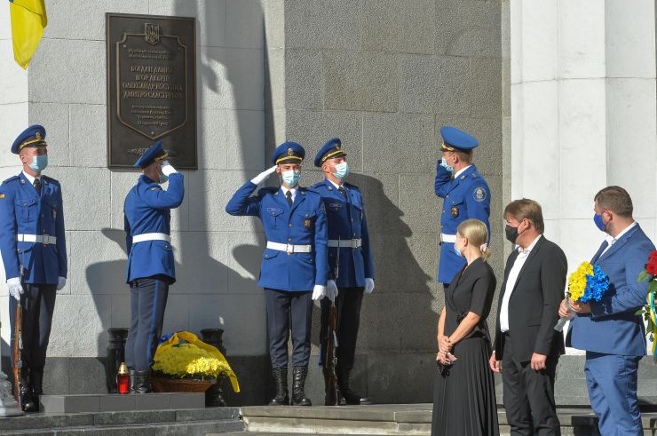 Вшанування військовослужбовців Нацгвардії, які загинули під час несення служби біля Верховної Ради України за участі Голови Верховної Ради України Дмитра Разумкова 