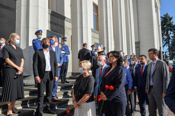Вшанування військовослужбовців Нацгвардії, які загинули під час несення служби біля Верховної Ради України за участі Голови Верховної Ради України Дмитра Разумкова 