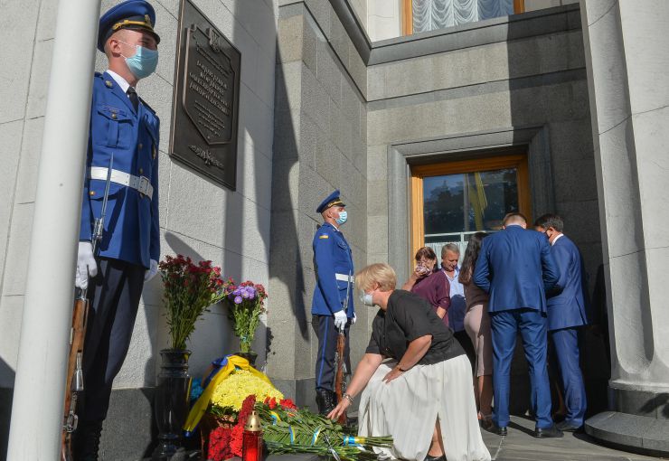 Вшанування військовослужбовців Нацгвардії, які загинули під час несення служби біля Верховної Ради України за участі Голови Верховної Ради України Дмитра Разумкова 