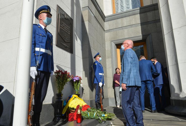 Вшанування військовослужбовців Нацгвардії, які загинули під час несення служби біля Верховної Ради України за участі Голови Верховної Ради України Дмитра Разумкова 