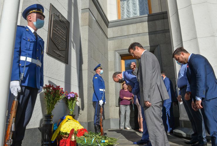 Вшанування військовослужбовців Нацгвардії, які загинули під час несення служби біля Верховної Ради України за участі Голови Верховної Ради України Дмитра Разумкова 