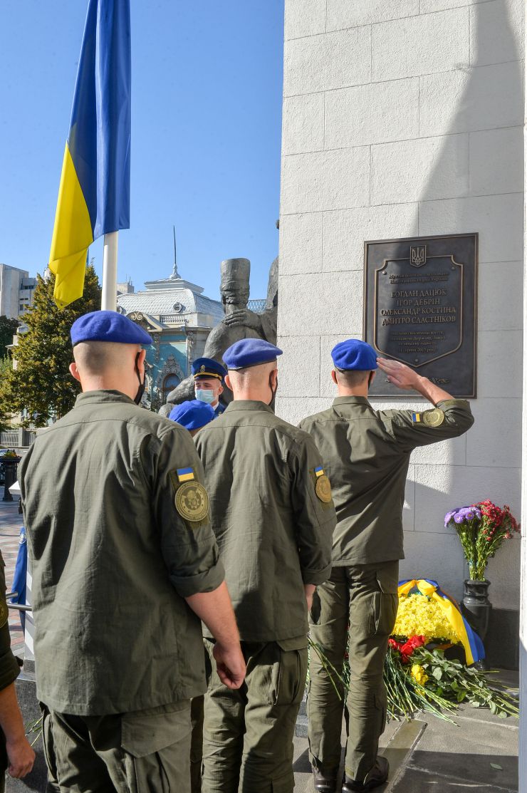 Вшанування військовослужбовців Нацгвардії, які загинули під час несення служби біля Верховної Ради України за участі Голови Верховної Ради України Дмитра Разумкова 