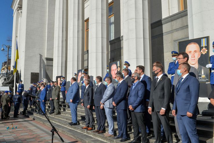 Вшанування військовослужбовців Нацгвардії, які загинули під час несення служби біля Верховної Ради України за участі Голови Верховної Ради України Дмитра Разумкова 