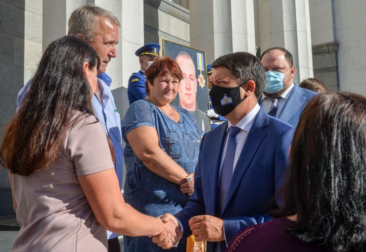 Вшанування військовослужбовців Нацгвардії, які загинули під час несення служби біля Верховної Ради України за участі Голови Верховної Ради України Дмитра Разумкова 