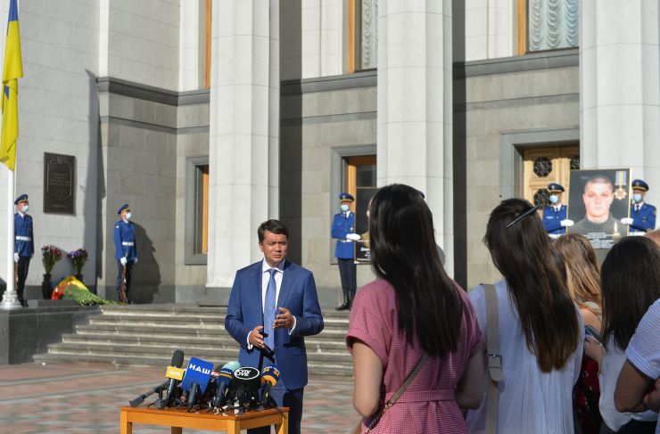 Вшанування військовослужбовців Нацгвардії, які загинули під час несення служби біля Верховної Ради України за участі Голови Верховної Ради України Дмитра Разумкова 