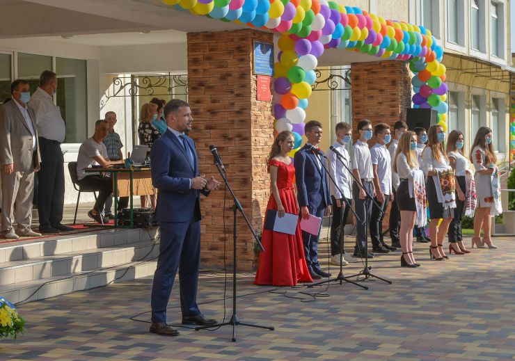 Голова Верховної Ради України Дмитро Разумков та Голова Комітету Верховної Ради України з питань освіти, науки та інновацій Сергій Бабак взяли участь у відкритті реконструйованого Софіївсько-Борщагівського навчально-виховного комплексу 