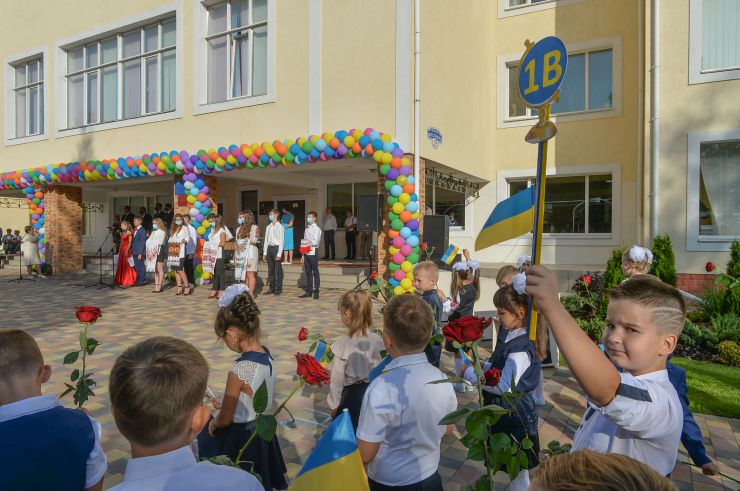 Голова Верховної Ради України Дмитро Разумков та Голова Комітету Верховної Ради України з питань освіти, науки та інновацій Сергій Бабак взяли участь у відкритті реконструйованого Софіївсько-Борщагівського навчально-виховного комплексу 
