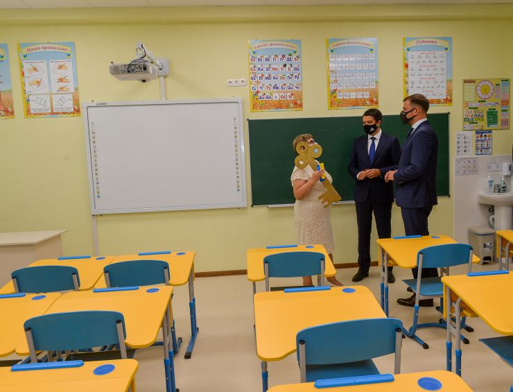 Голова Верховної Ради України Дмитро Разумков та Голова Комітету Верховної Ради України з питань освіти, науки та інновацій Сергій Бабак взяли участь у відкритті реконструйованого Софіївсько-Борщагівського навчально-виховного комплексу 