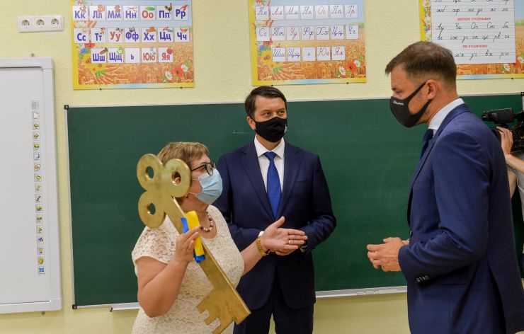 Голова Верховної Ради України Дмитро Разумков та Голова Комітету Верховної Ради України з питань освіти, науки та інновацій Сергій Бабак взяли участь у відкритті реконструйованого Софіївсько-Борщагівського навчально-виховного комплексу 
