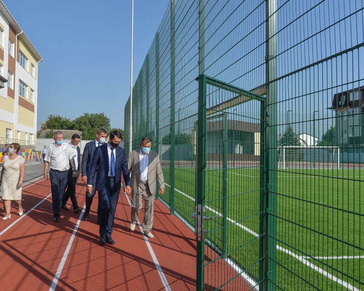 Голова Верховної Ради України Дмитро Разумков та Голова Комітету Верховної Ради України з питань освіти, науки та інновацій Сергій Бабак взяли участь у відкритті реконструйованого Софіївсько-Борщагівського навчально-виховного комплексу 