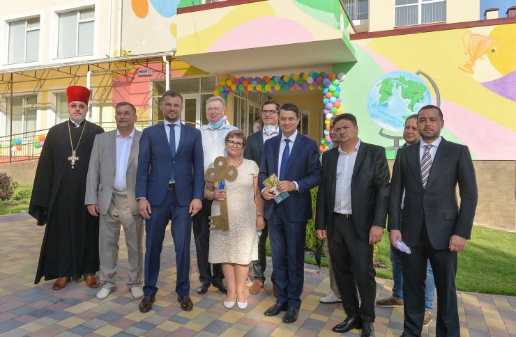 Голова Верховної Ради України Дмитро Разумков та Голова Комітету Верховної Ради України з питань освіти, науки та інновацій Сергій Бабак взяли участь у відкритті реконструйованого Софіївсько-Борщагівського навчально-виховного комплексу 