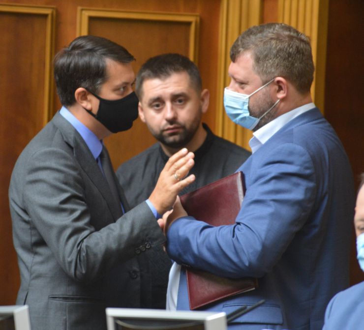 Пленарне засідання Верховної Ради України. 

Дмитро Разумков нагадав, що 2 вересня світ відзначає 75 років закінчення Другої світової війни.
Верховна Рада вшанувала хвилиною мовчання пам’ять загиблих у Другій світовій війні.
Прийнято за основу проєкт Закону «Про внесення змін до розділу ІІ 