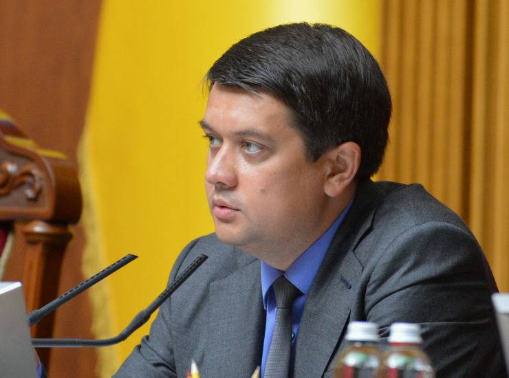 Пленарне засідання Верховної Ради України. 

Дмитро Разумков нагадав, що 2 вересня світ відзначає 75 років закінчення Другої світової війни.
Верховна Рада вшанувала хвилиною мовчання пам’ять загиблих у Другій світовій війні.
Прийнято за основу проєкт Закону «Про внесення змін до розділу ІІ 