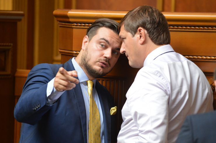 Пленарне засідання Верховної Ради України. 

Дмитро Разумков нагадав, що 2 вересня світ відзначає 75 років закінчення Другої світової війни.
Верховна Рада вшанувала хвилиною мовчання пам’ять загиблих у Другій світовій війні.
Прийнято за основу проєкт Закону «Про внесення змін до розділу ІІ 