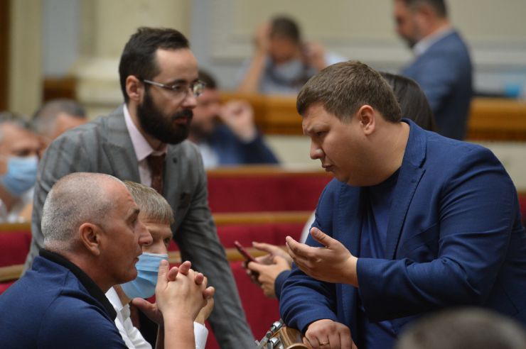 Пленарне засідання Верховної Ради України. 

Дмитро Разумков нагадав, що 2 вересня світ відзначає 75 років закінчення Другої світової війни.
Верховна Рада вшанувала хвилиною мовчання пам’ять загиблих у Другій світовій війні.
Прийнято за основу проєкт Закону «Про внесення змін до розділу ІІ 
