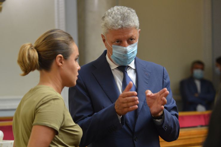 Пленарне засідання Верховної Ради України. 

Дмитро Разумков нагадав, що 2 вересня світ відзначає 75 років закінчення Другої світової війни.
Верховна Рада вшанувала хвилиною мовчання пам’ять загиблих у Другій світовій війні.
Прийнято за основу проєкт Закону «Про внесення змін до розділу ІІ 