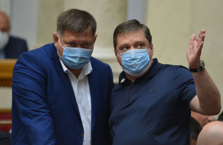 Пленарне засідання Верховної Ради України. 

Голова Верховної Ради України Дмитро Разумков відкрив ранкове засідання Верховної Ради.
Розглядається у першому читанні проєкт Закону «Про внесення змін до Кримінального процесуального кодексу України щодо захисту прав та інтересів дитини у разі затримання або тримання під вартою її батьків» (№3603).Проєкт представила голова підкомітету Комітету з питань правоохоронної діяльності Юлія Яцик. Вона також повідомила, що Комітет рекомендує прийняти законопроєкт за основу.
Законопроєкт прийнято у першому читанні 307-ма голосами. Генадій Касай Роман Іванісов СН 
