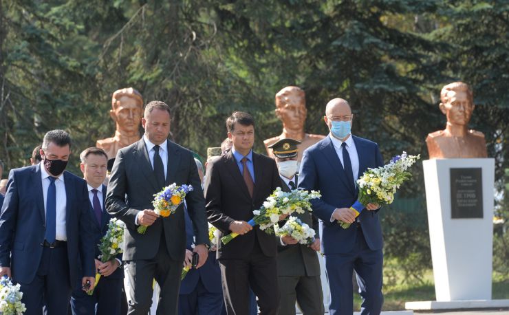 Голова Верховної Ради Дмитро Разумков спільно з Президентом України Володимиром Зеленським, Прем’єр-міністром Денисом Шмигалем, керівництвом Офісу Президента, Ради національної безпеки і оборони, Збройних Сил України, а також членами Кабінету Міністрів взяв участь в урочистих заходах з нагоди Дня воєнної розвідки України.