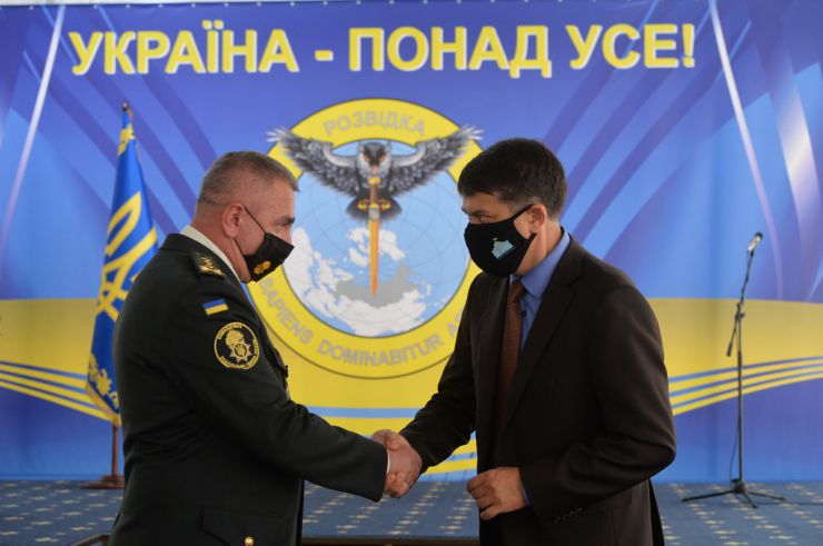 Голова Верховної Ради Дмитро Разумков спільно з Президентом України Володимиром Зеленським, Прем’єр-міністром Денисом Шмигалем, керівництвом Офісу Президента, Ради національної безпеки і оборони, Збройних Сил України, а також членами Кабінету Міністрів взяв участь в урочистих заходах з нагоди Дня воєнної розвідки України.