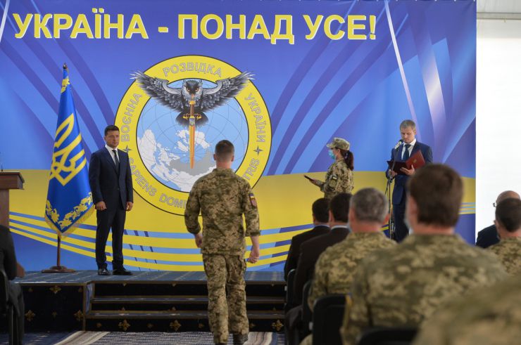 Голова Верховної Ради Дмитро Разумков спільно з Президентом України Володимиром Зеленським, Прем’єр-міністром Денисом Шмигалем, керівництвом Офісу Президента, Ради національної безпеки і оборони, Збройних Сил України, а також членами Кабінету Міністрів взяв участь в урочистих заходах з нагоди Дня воєнної розвідки України.